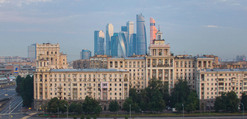 Как связан спрос на загородку с ростом цен на рынке новостроек?