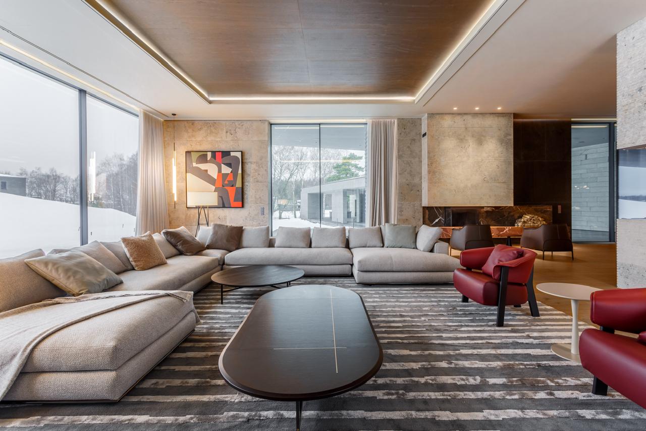 Резиденция класса deluxe 2060 м² на 63 сотках на Рублевке. Сколько стоит построить дом А-класса?