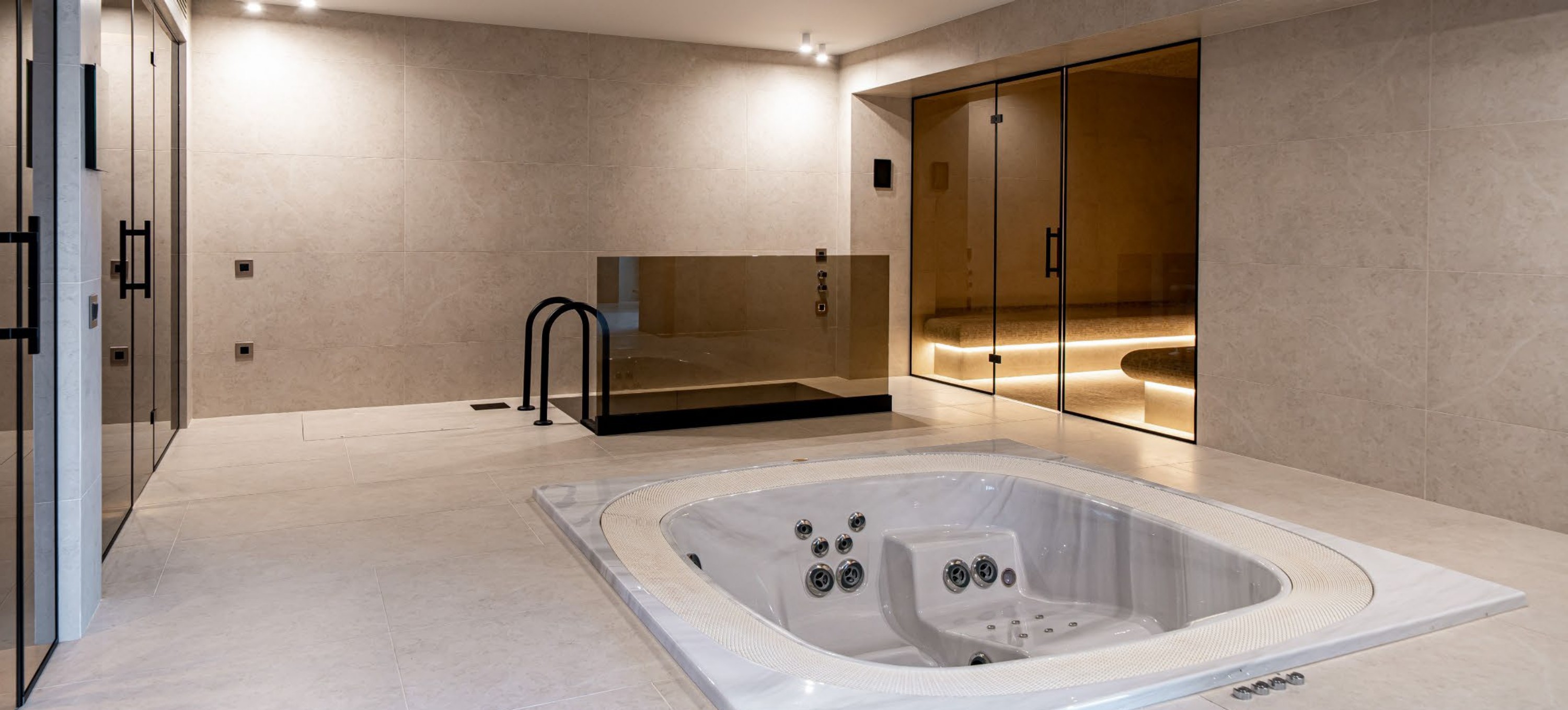Океанический дом Villa Alora 1400 м² в Миллениум Парке у канала. Мастер-блок 220 м², спа, искусство